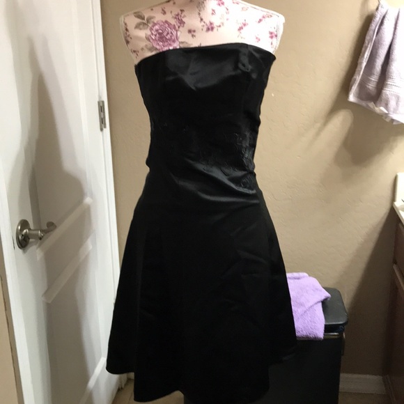 White House Black Market Dresses & Skirts - White black dress size 0